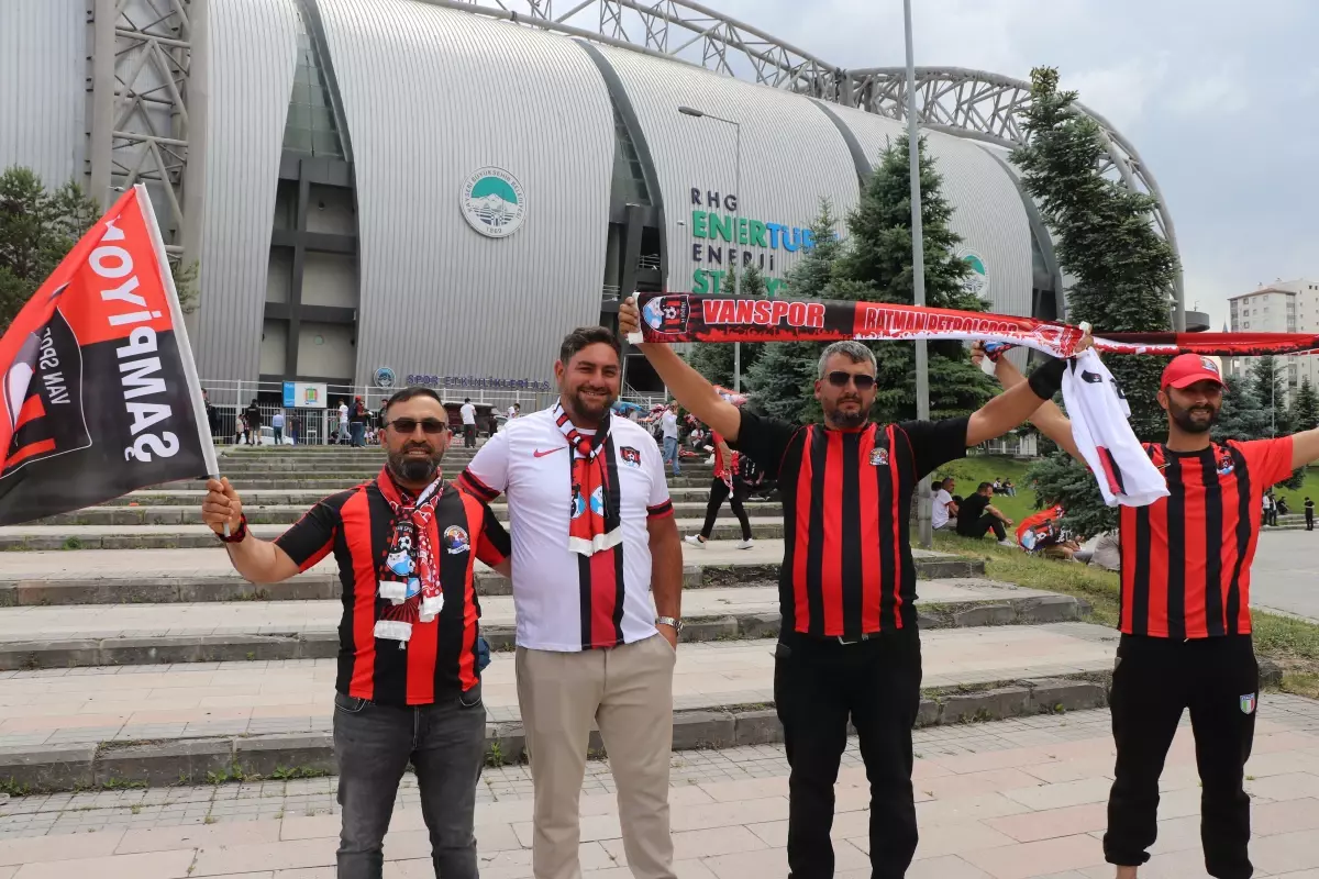 Vanspor FK ile Batman Petrol Spor Taraftarları Kayseri'de Buluştu