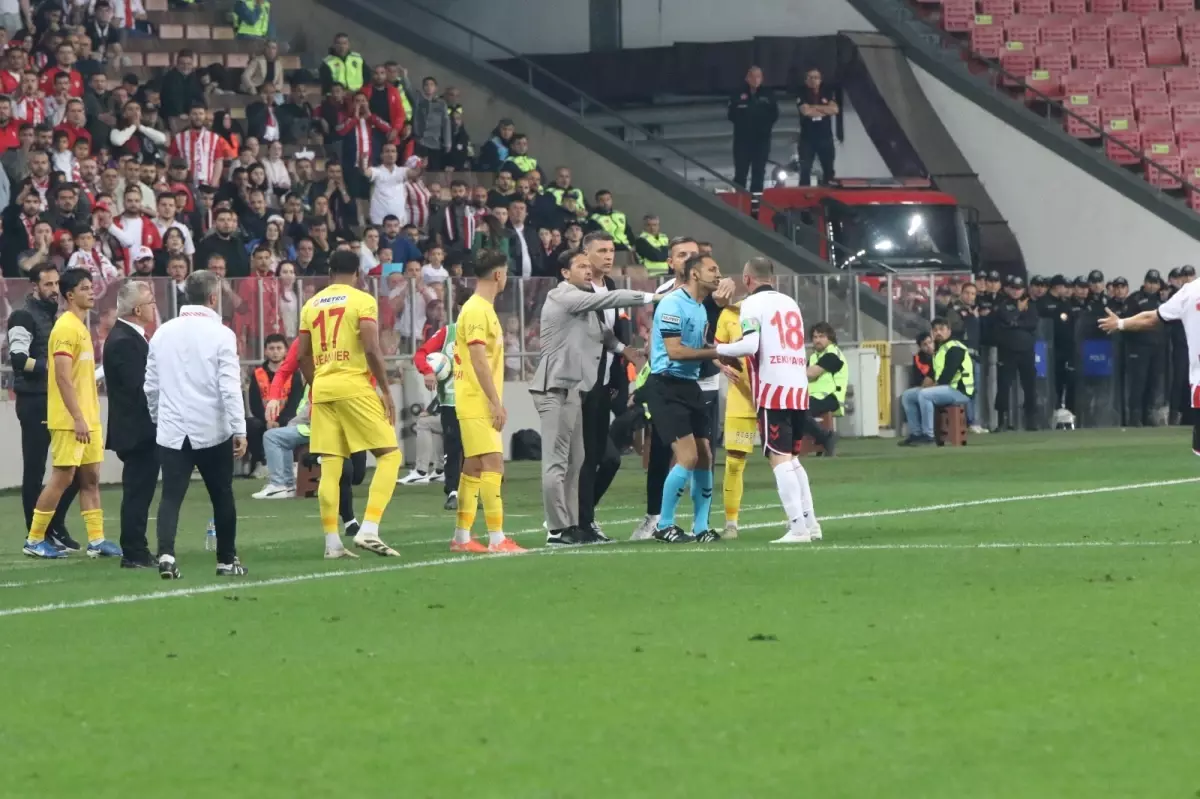 Samsunspor, Kayserispor'u 2-1 Yenerek Ligi 3. Sırada Tamamladı