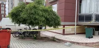2 yaşındaki bebek 5'inci kattan beton zemine düşerek hayatını kaybetti