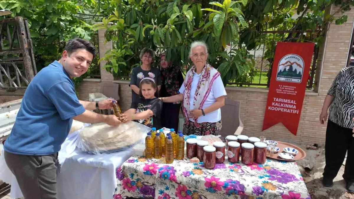 Kadın Kooperatifinin Ürünleri Pazarda Sterim Ediyor