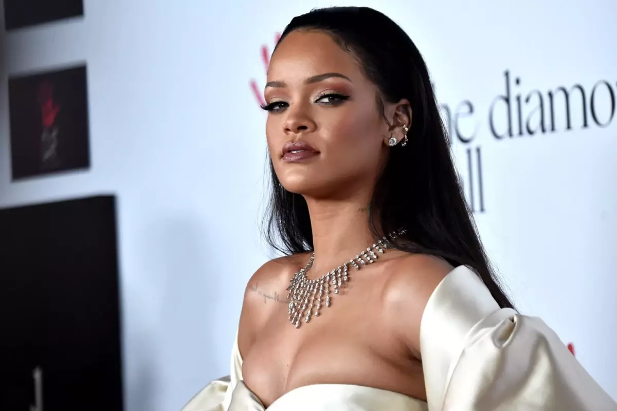 Rihanna'nın babası hayatını kaybetti
