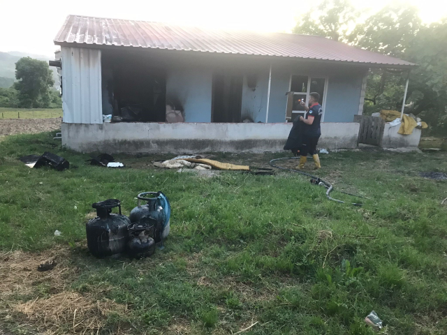She set the house she lived in with her boyfriend on fire and had an accident while fleeing