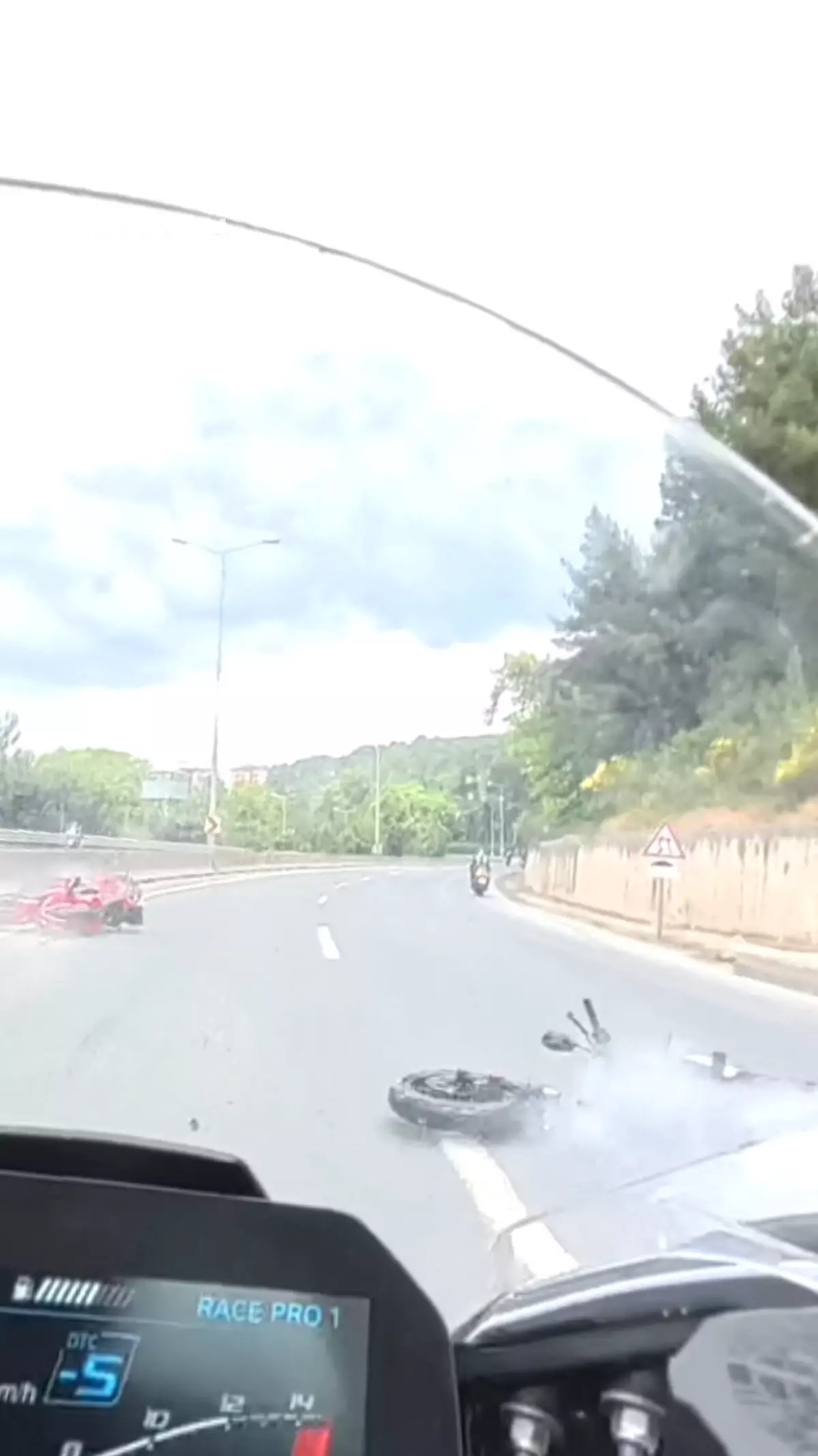 Gölcük'te Motosiklet Kazası: 3 Yaralı