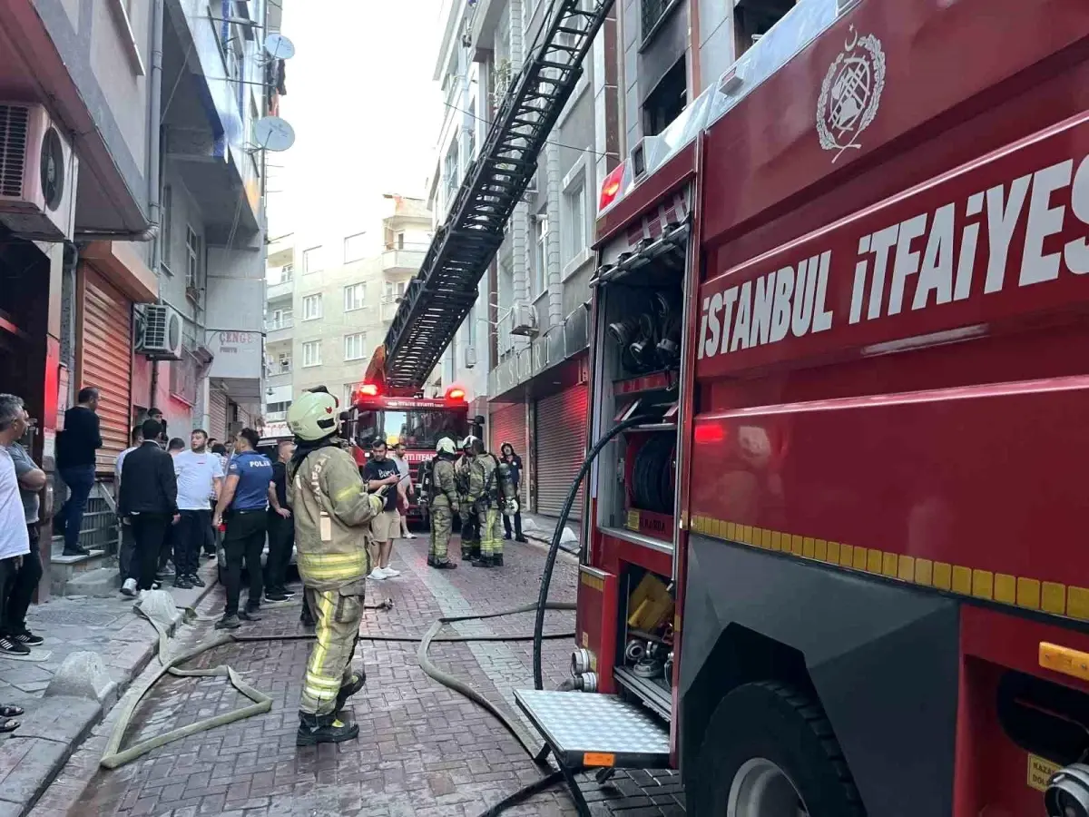 Zeytinburnu'nda Yangın: 16 Yaşındaki Çocuk Hafif Yaralandı