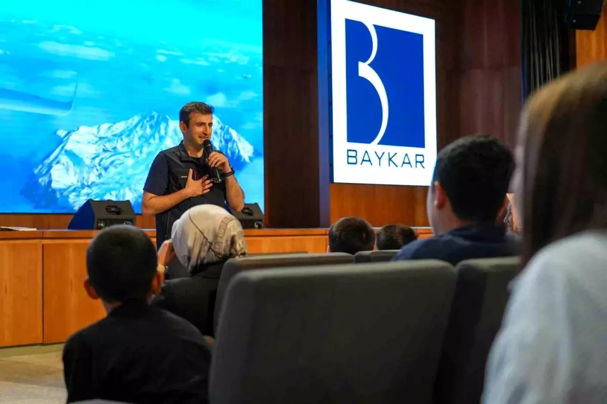 Bakan Göktaş'tan Koruma Altındaki Çocuklara Teknoloji Ziyareti