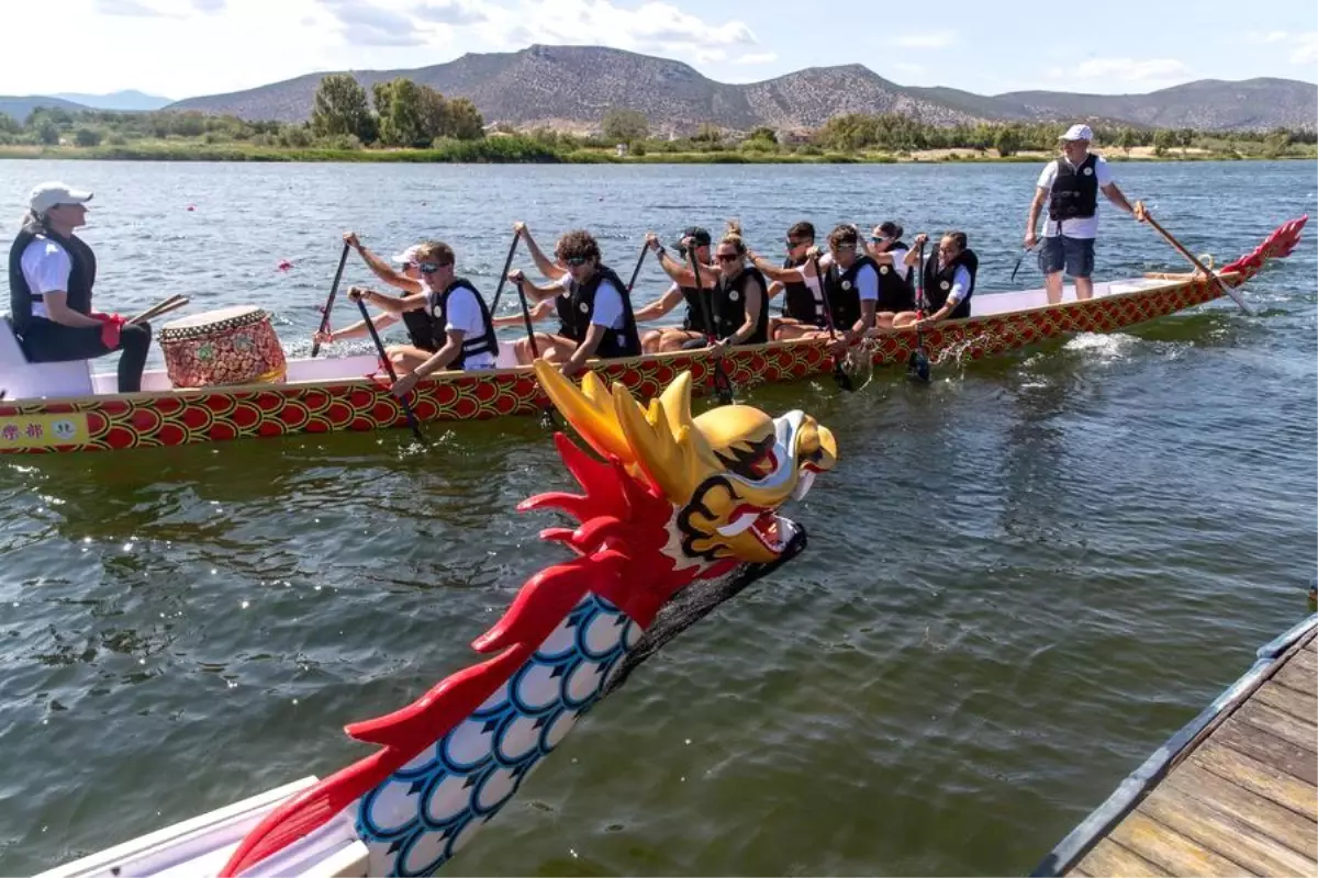 Yunanistan'da Ejderha Teknesi Festivali