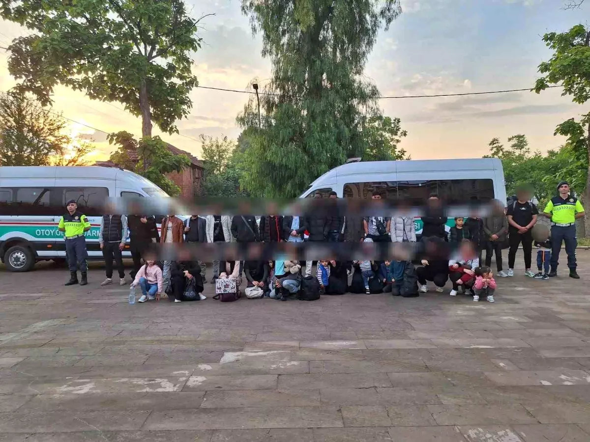 Aydın İzmir Otoyolu'nda 35 Düzensiz Göçmen Yakalandı, Kaçan Şüpheli Tutuklandı