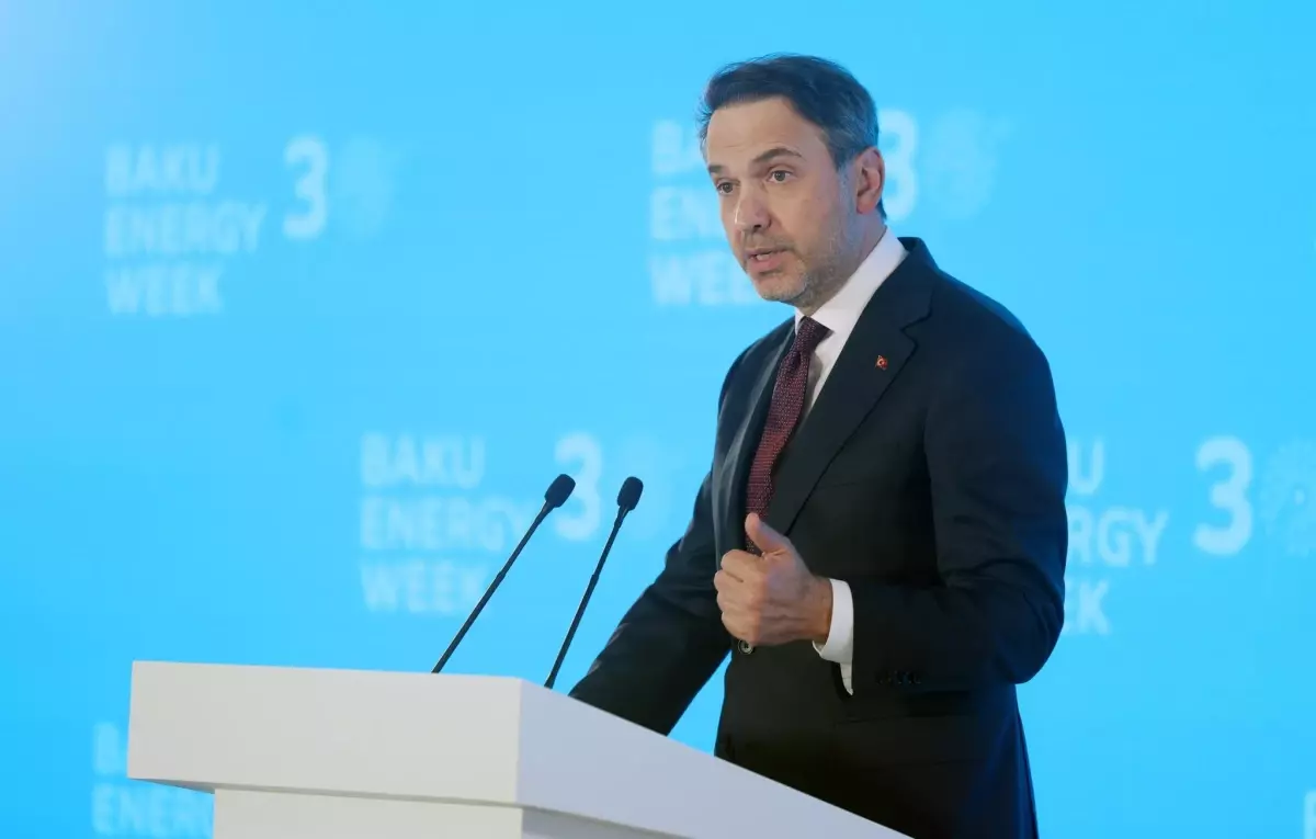Bakan Bayraktar, Bakü Enerji Haftası'na Katıldı