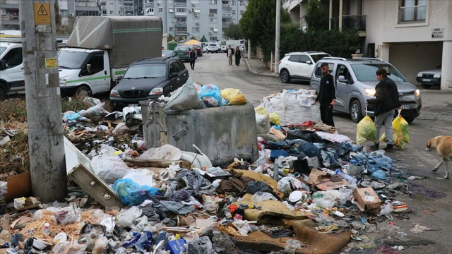 Municipality or workers? CHP leader Özel chose his side for the strike in İzmir