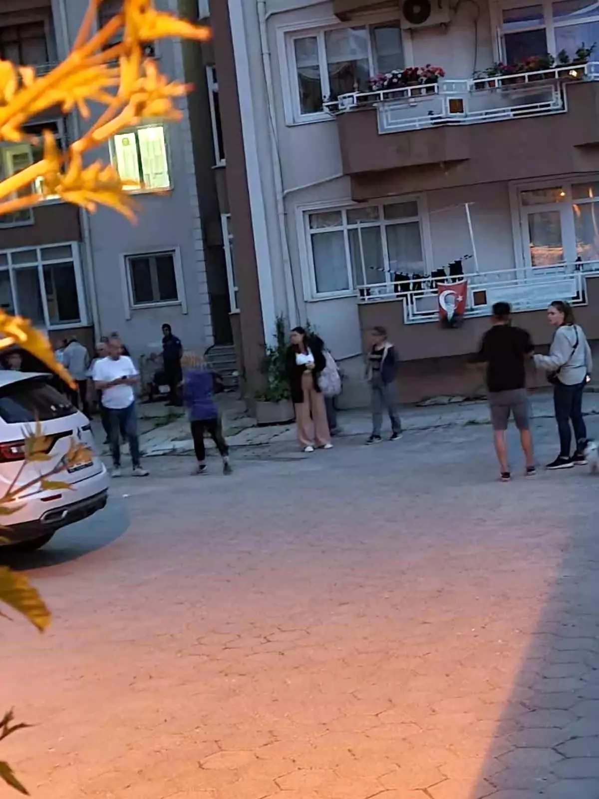 Çanakkale'de Cam Silerken Düşen Kadın Hayatını Kaybetti