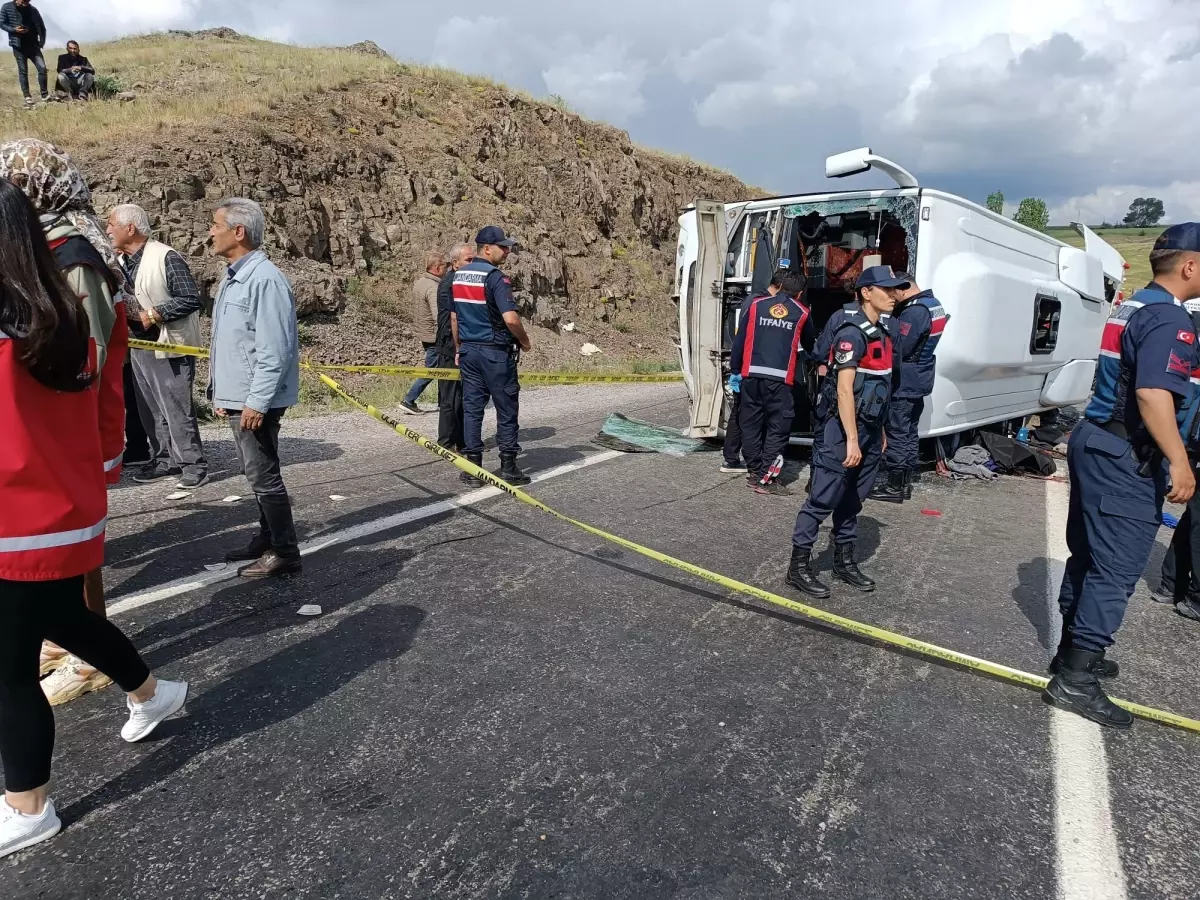 Yozgat'ta Midibüs Kazası: 2 Ölü, 15 Yaralı