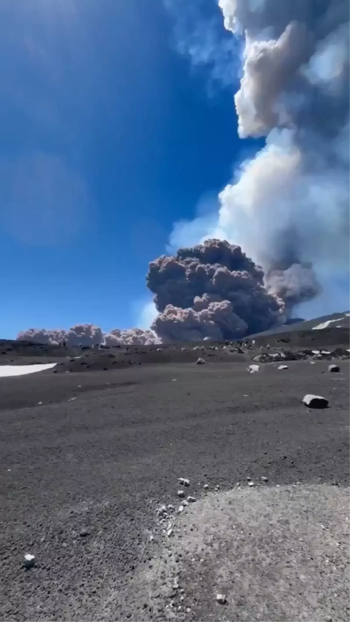 Etna Yanardağı Yeniden Faaliyete Geçti