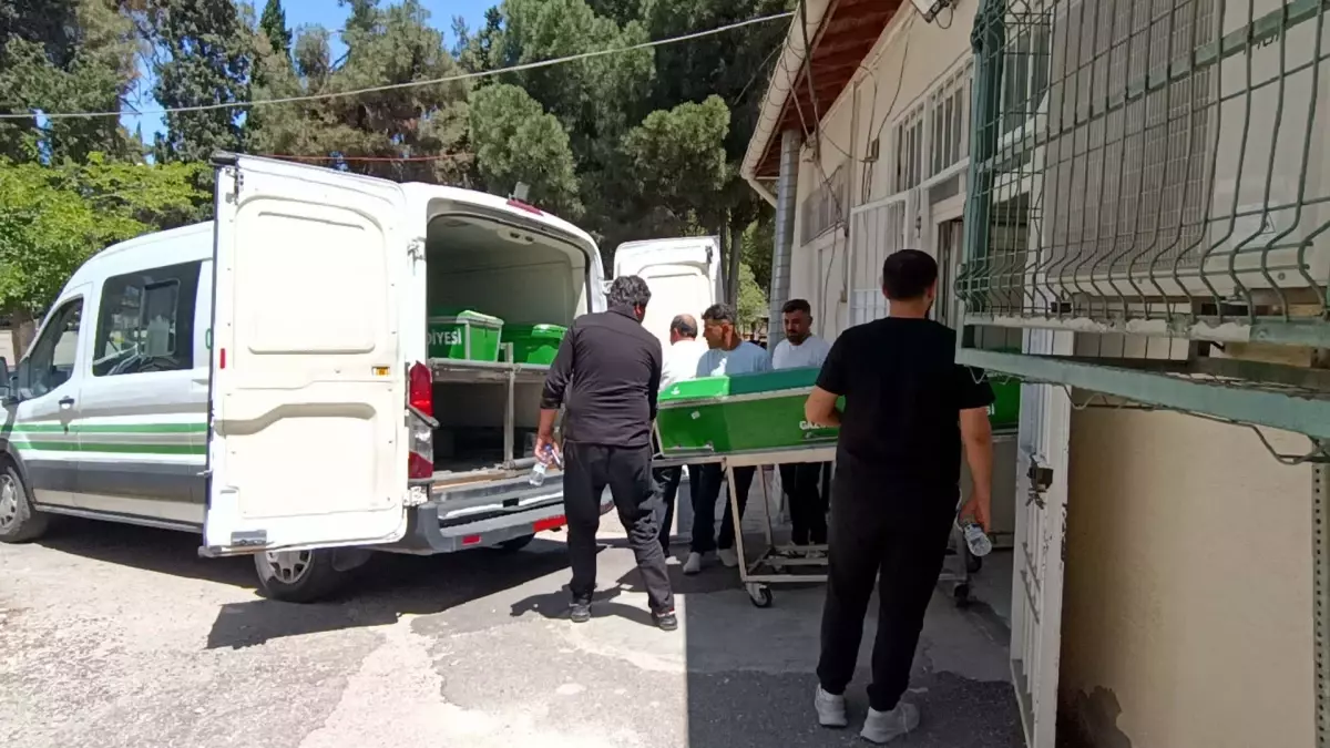 Gaziantep'te Kaza Sonucu Hayatını Kaybedenlerin Cenazeleri Teslim Edildi