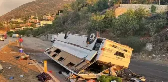 Hatay'da midibüs devrildi: 25 yaralı