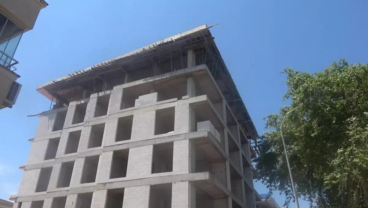 Yalova'da İnşaatta Düşen İşçi Ağır Yaralandı