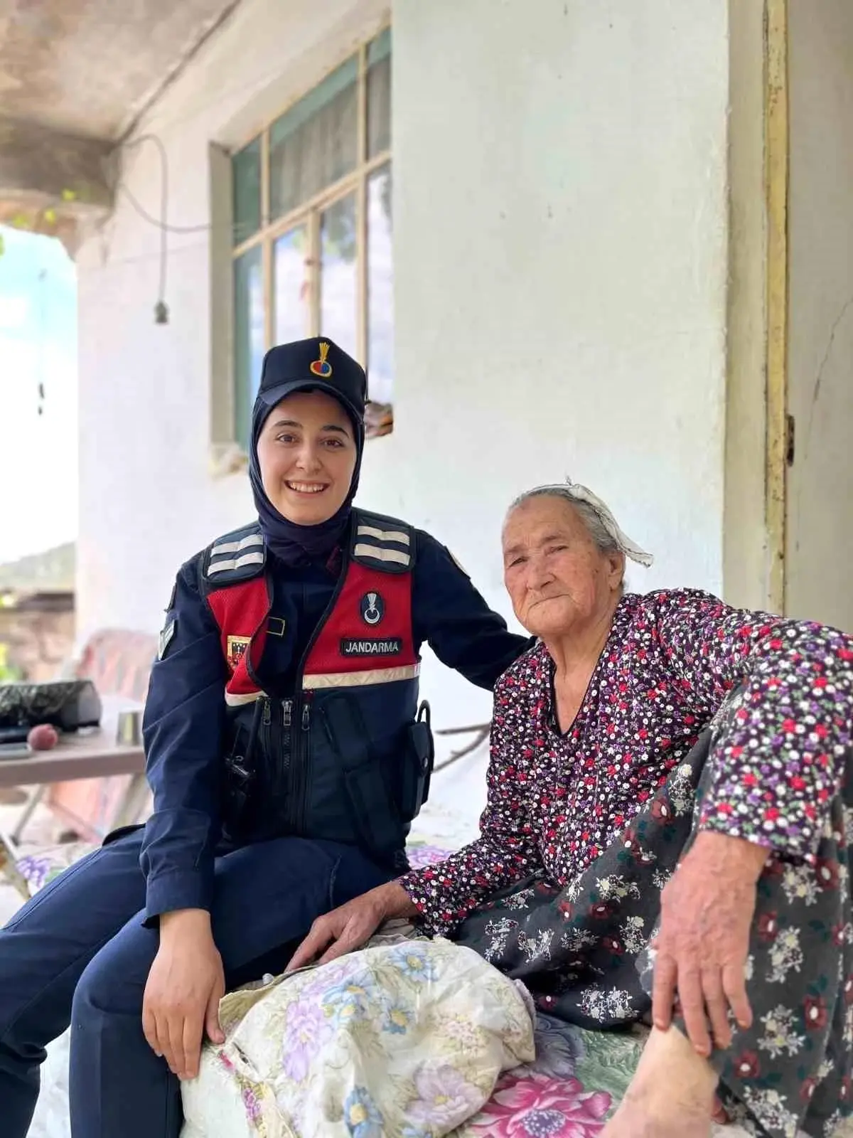 Jandarma Ekiplerinden Yaşlılara Vefa Ziyareti