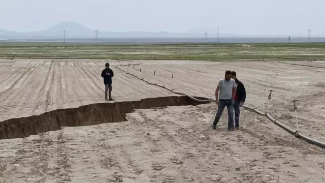 Heavy Rains in Konya Created Surface Cracks