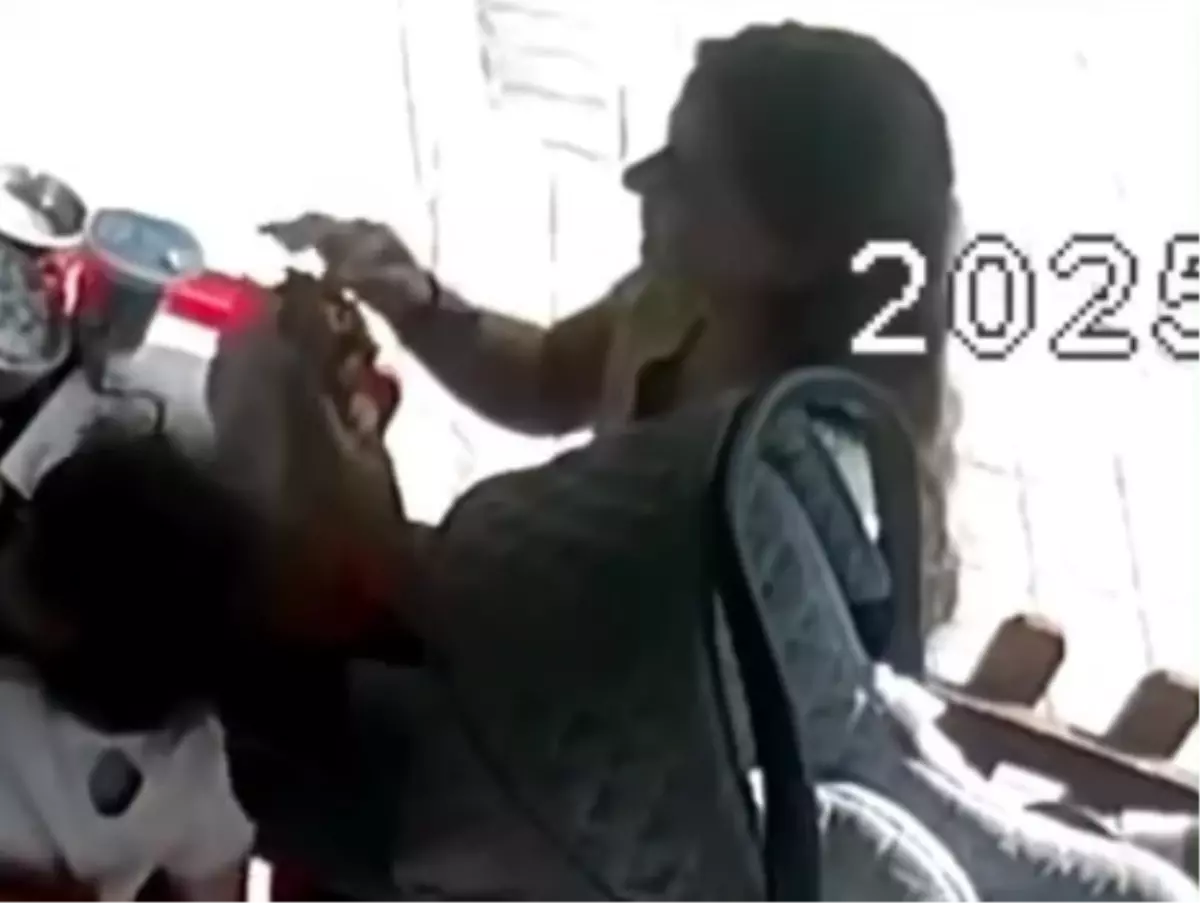 Çay Ocağında Saç Olayı: Müşteri Tosta Saç Koydu