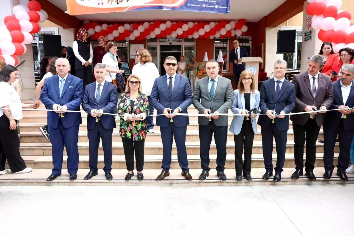 Düzce Halk Eğitim Merkezi'nin Yıl Sonu Sergisi İlgiyle Karşılandı