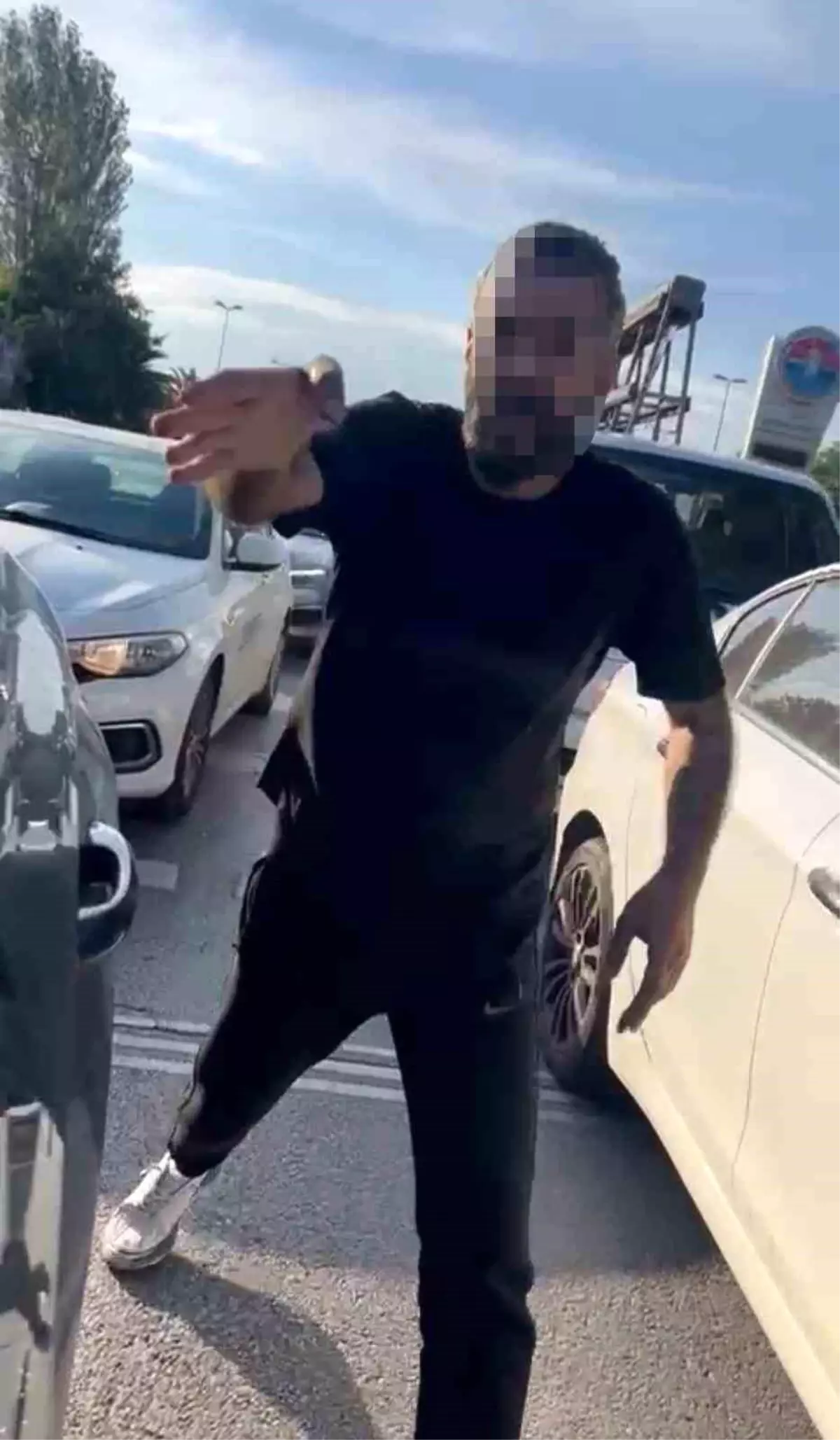Maltepe'de Trafik Tartışması: Kadın Sürücü Darp Edildi, İki Şüpheli Tutuklandı