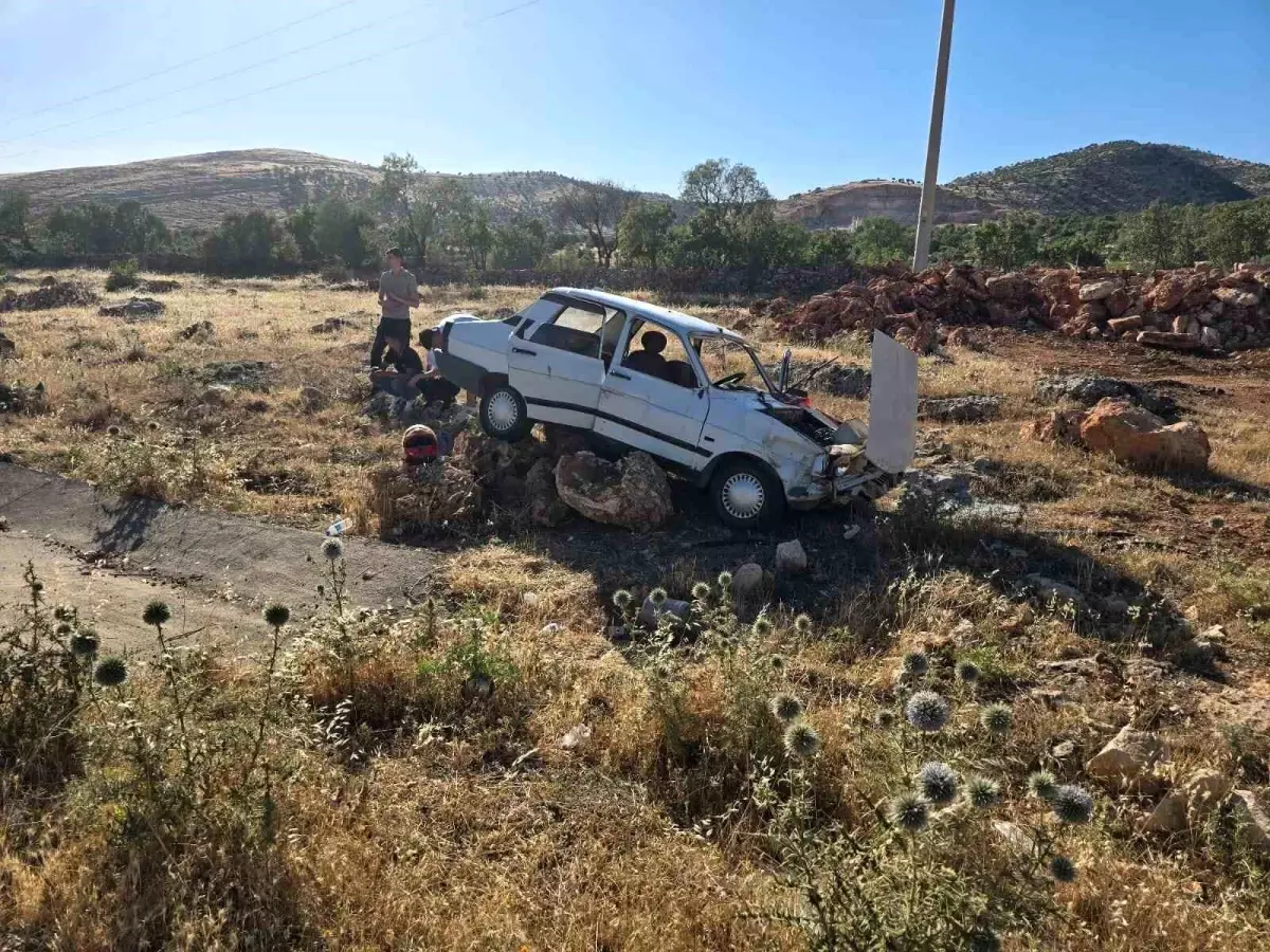 Mardin'de Motosiklet ve Otomobil Çarpışı, 5 Yaralı