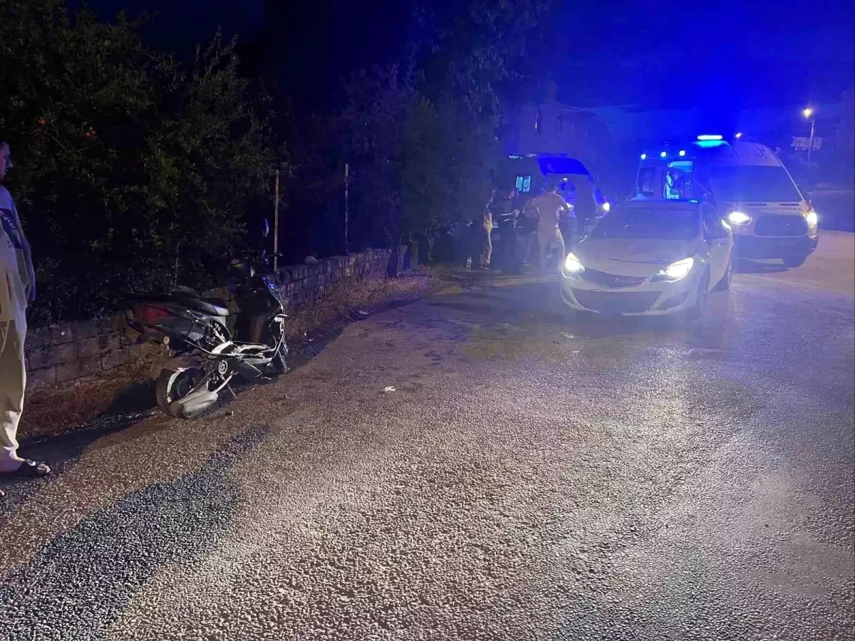 Manavgat'ta Motosiklet ve Otomobil Çarpıştı: 2 Yaralı