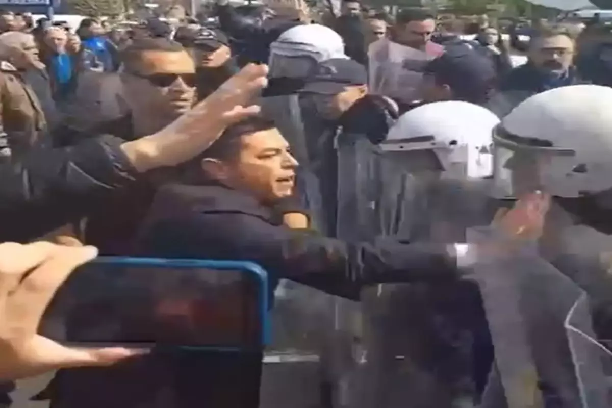 Polis barikatına saldıran CHP'li başkana kamu davası