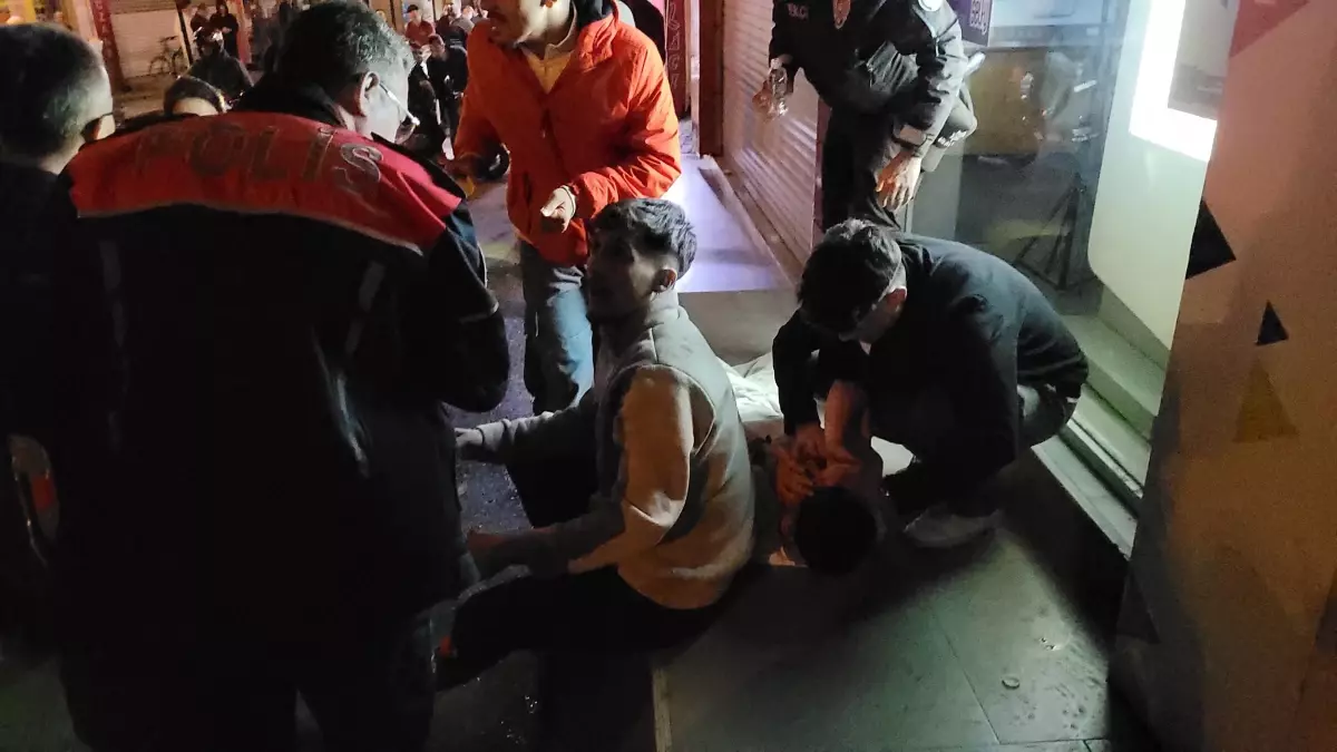 Restoran Tuvaletinde Bıçaklı Kavga: İki Yaralı, Bir Gözaltı