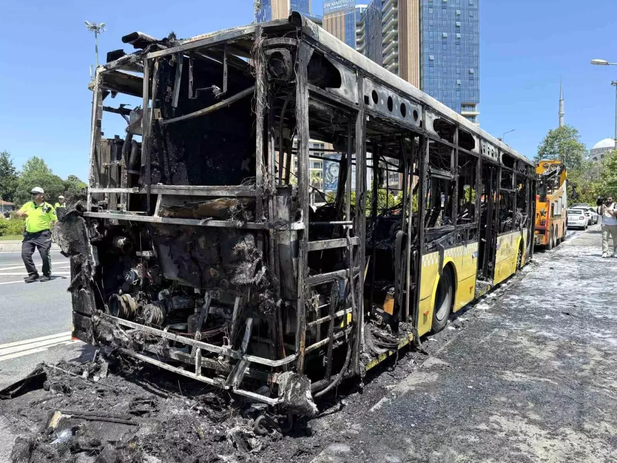 Sarıyer'de İETT Otobüsünde Yangın Çıktı