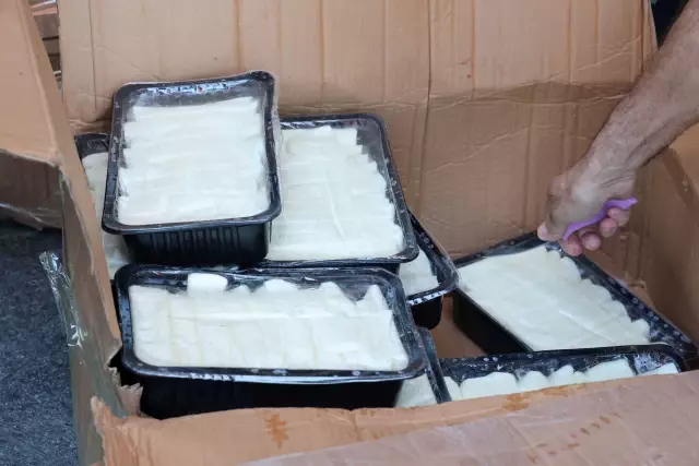 This essential for the table was transported like this, and the teams immediately destroyed it