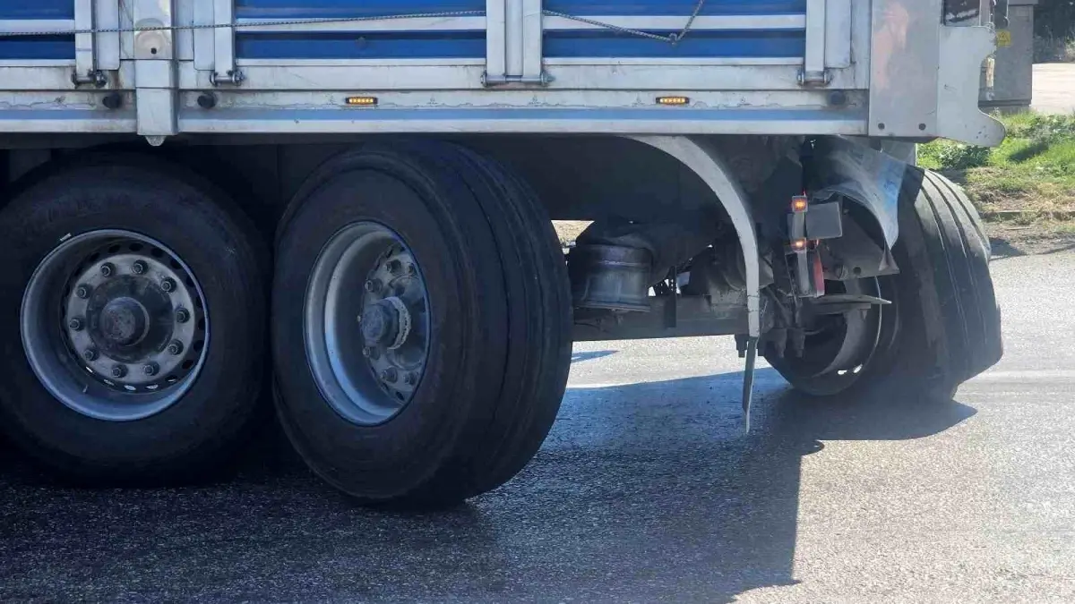 Bandırma'da Tır Trafiği Tehlikeye Sokuyor: Kavşak Daralması Sorunu