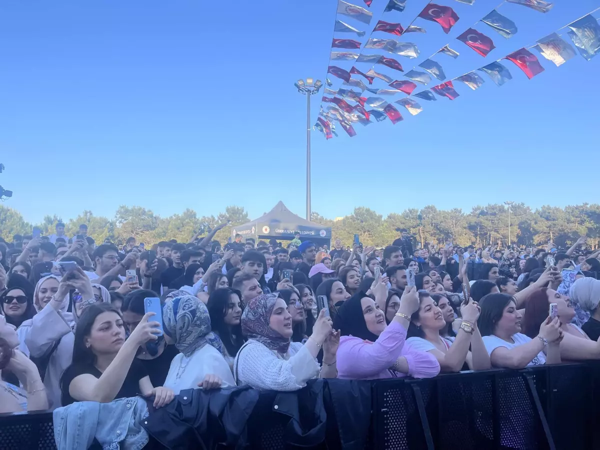 Ümraniye Belediyesi'nden Lise Mezuniyet Şöleni