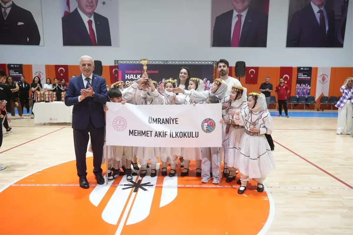 Ümraniye Belediyesi Halk Oyunları Yarışması'nda 270 Öğrenci Yeteneklerini Sergiledi