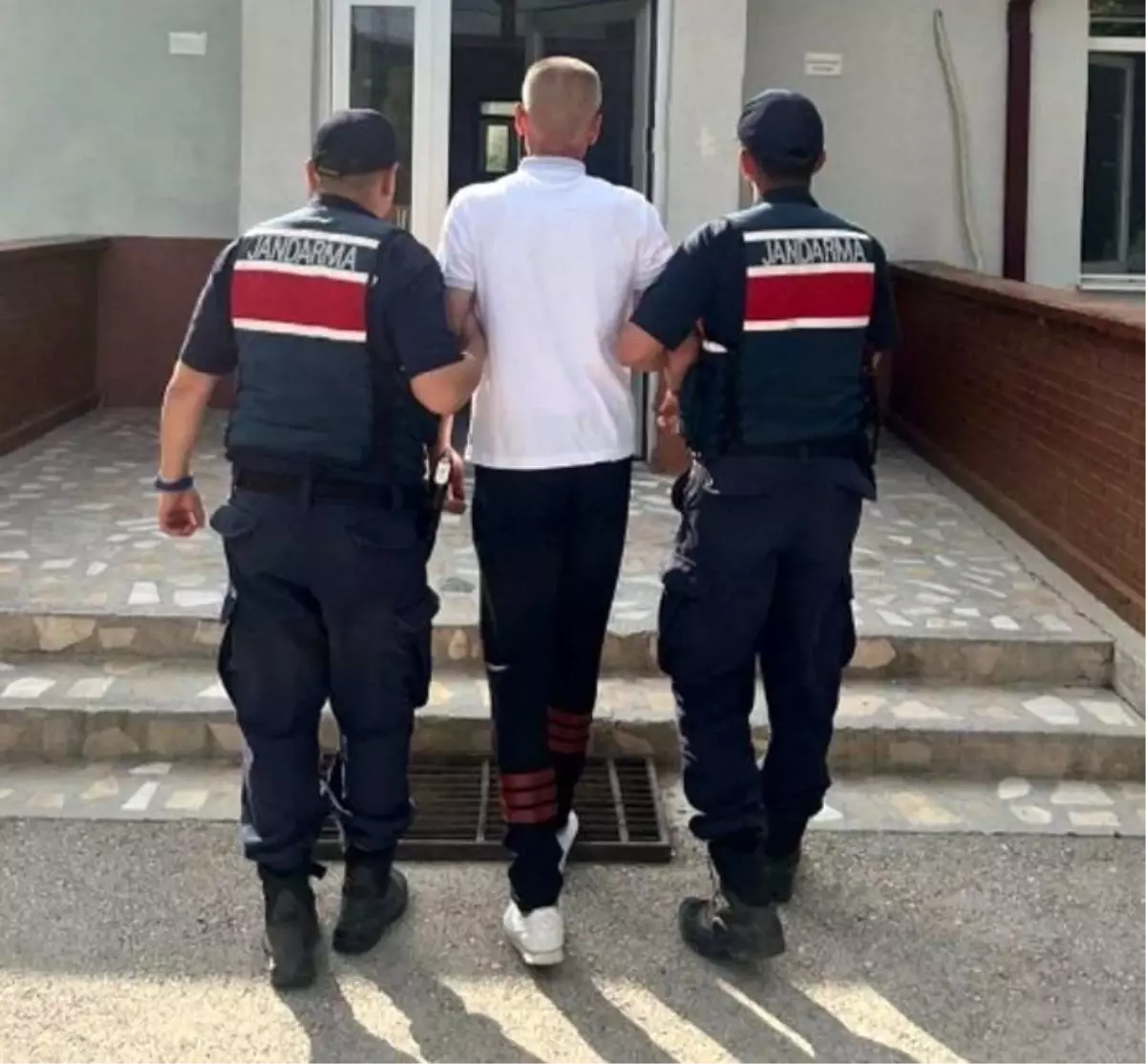 Aranan Şahıs Ormanlık Alanda Yakalandı