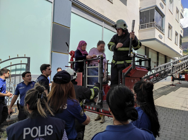 Ailesini tahra ile rehin aldı