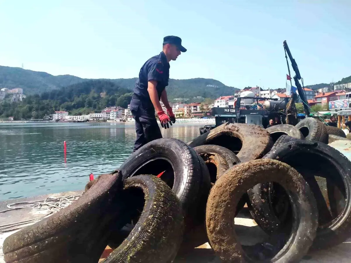 Amasra'da Dünya Çevre Koruma Haftası İçin Deniz Temizliği Yapıldı