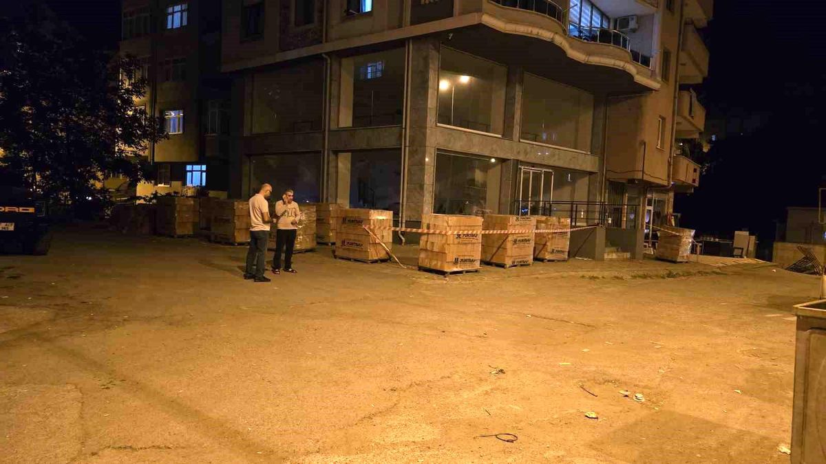 Ereğli'de Müteahhit-ev Sahibi Anlaşmazlığı Apartman Sakinlerini İsyan Ettirdi