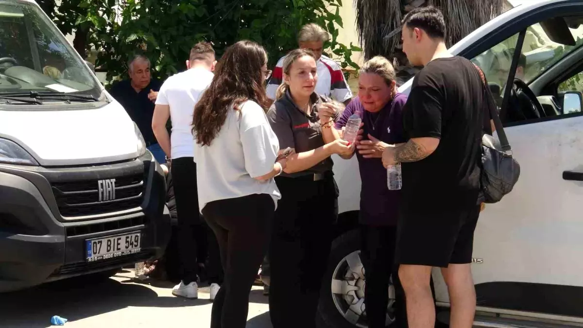 Antalya'da Aracının Yanında Yatan Bir Kişi Hayatını Kaybetti