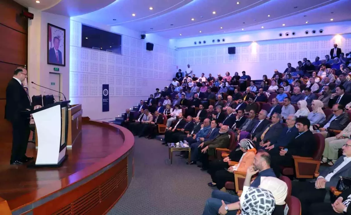 Atatürk Üniversitesi'nde 'Türkiye Yüzyılı ve Üniversiteler' Konferansı Gerçekleştirildi