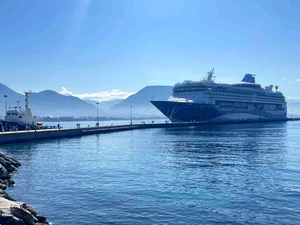 Marella Discovery 2 Kruvaziyeri Alanya'ya Demir Attı