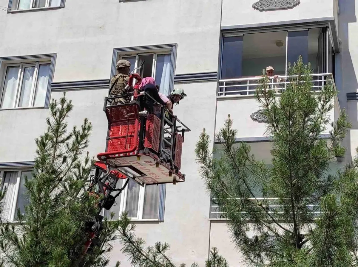 Batman'da Psikolojik Sorunları Olan Şahıs, Ailesini Rehin Aldı