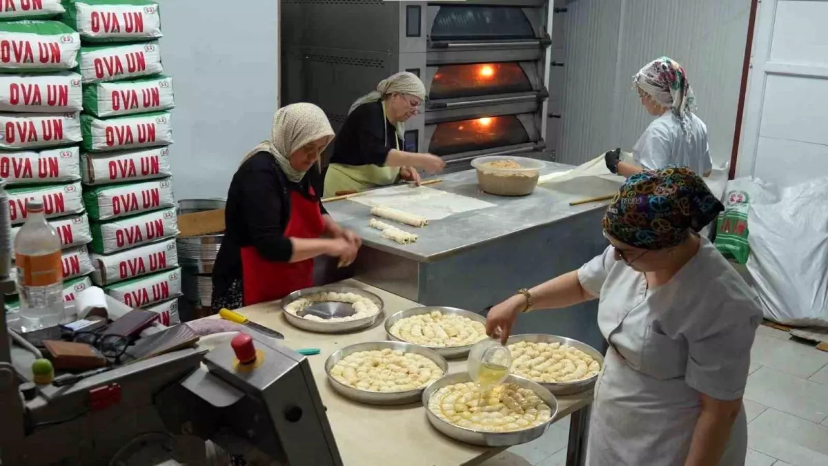 Beypazarı'nın Meşhur Baklavaları ve Yaprak Dolmaları Bayram Sofralarını Süslüyor