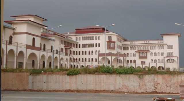Education in the class where smallpox was observed has been suspended until the end of the year