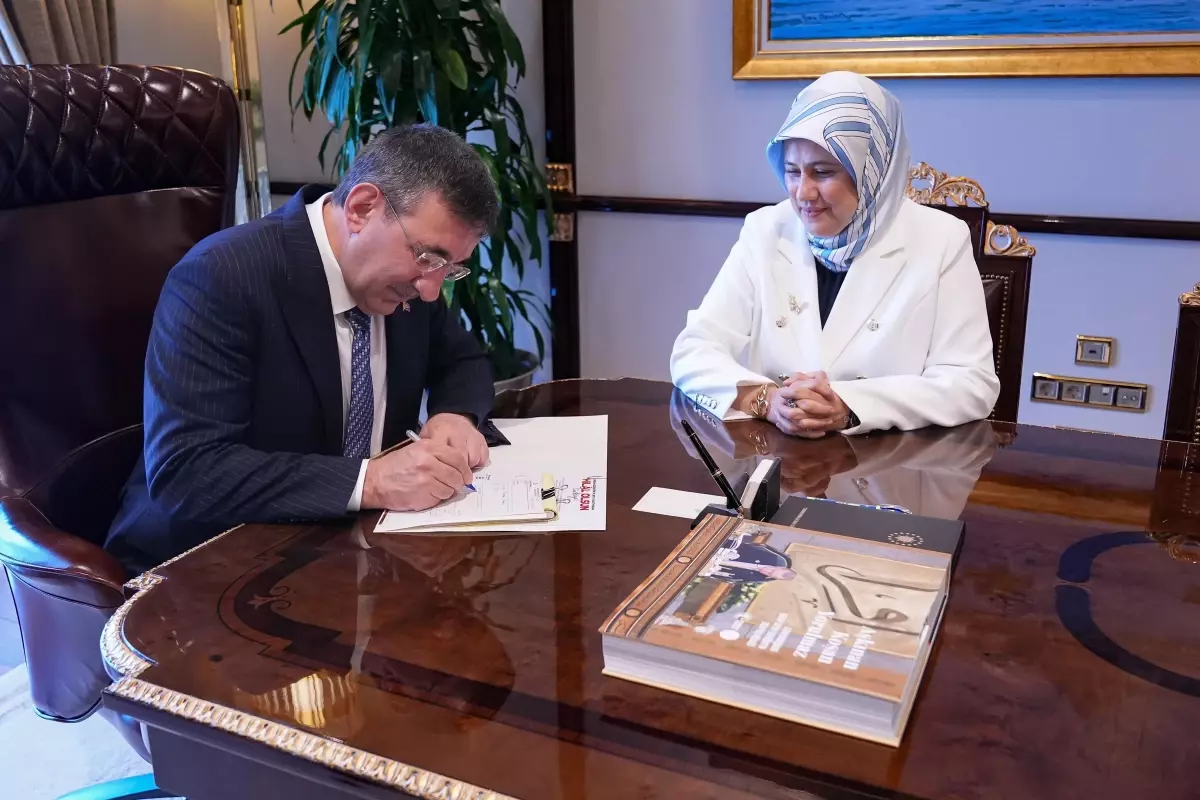 Cumhurbaşkanı Yardımcısı Cevdet Yılmaz da Türk Kızılay'ın Kurban Kampanyasına Destek Verdi