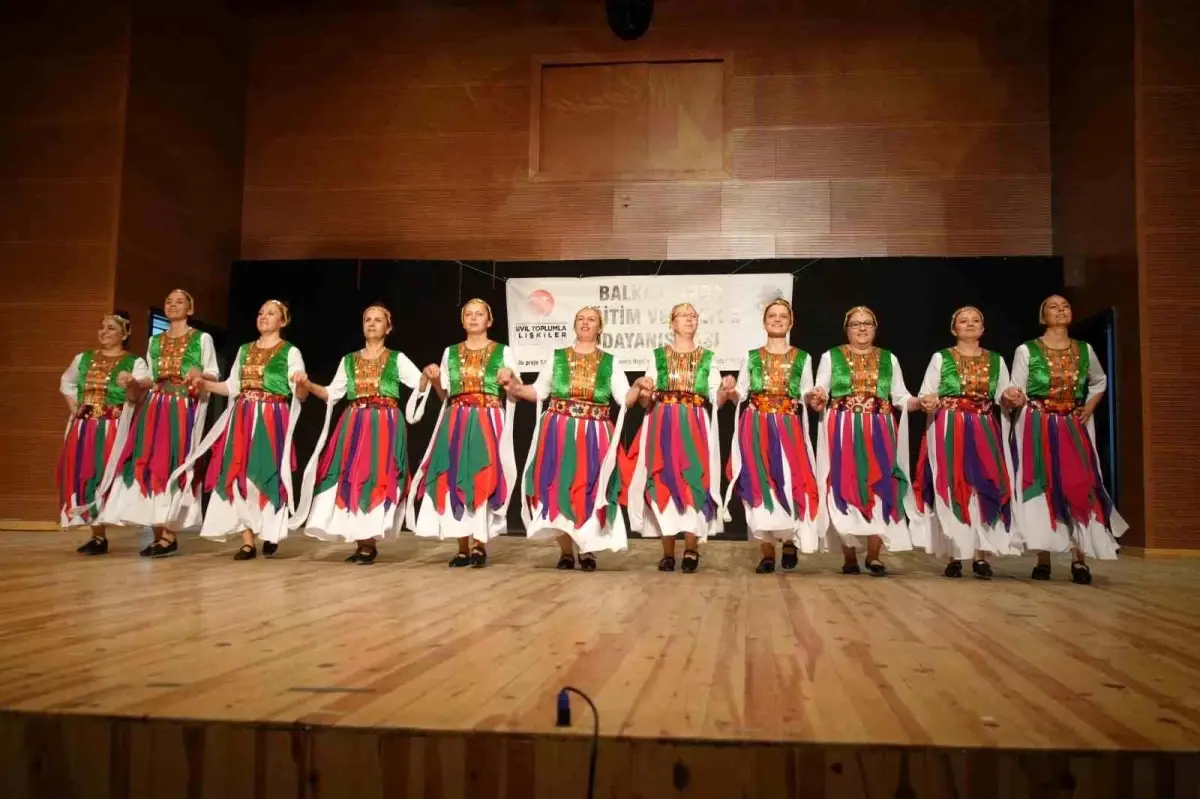 Edirne'de Renkli Halk Oyunları Festivali