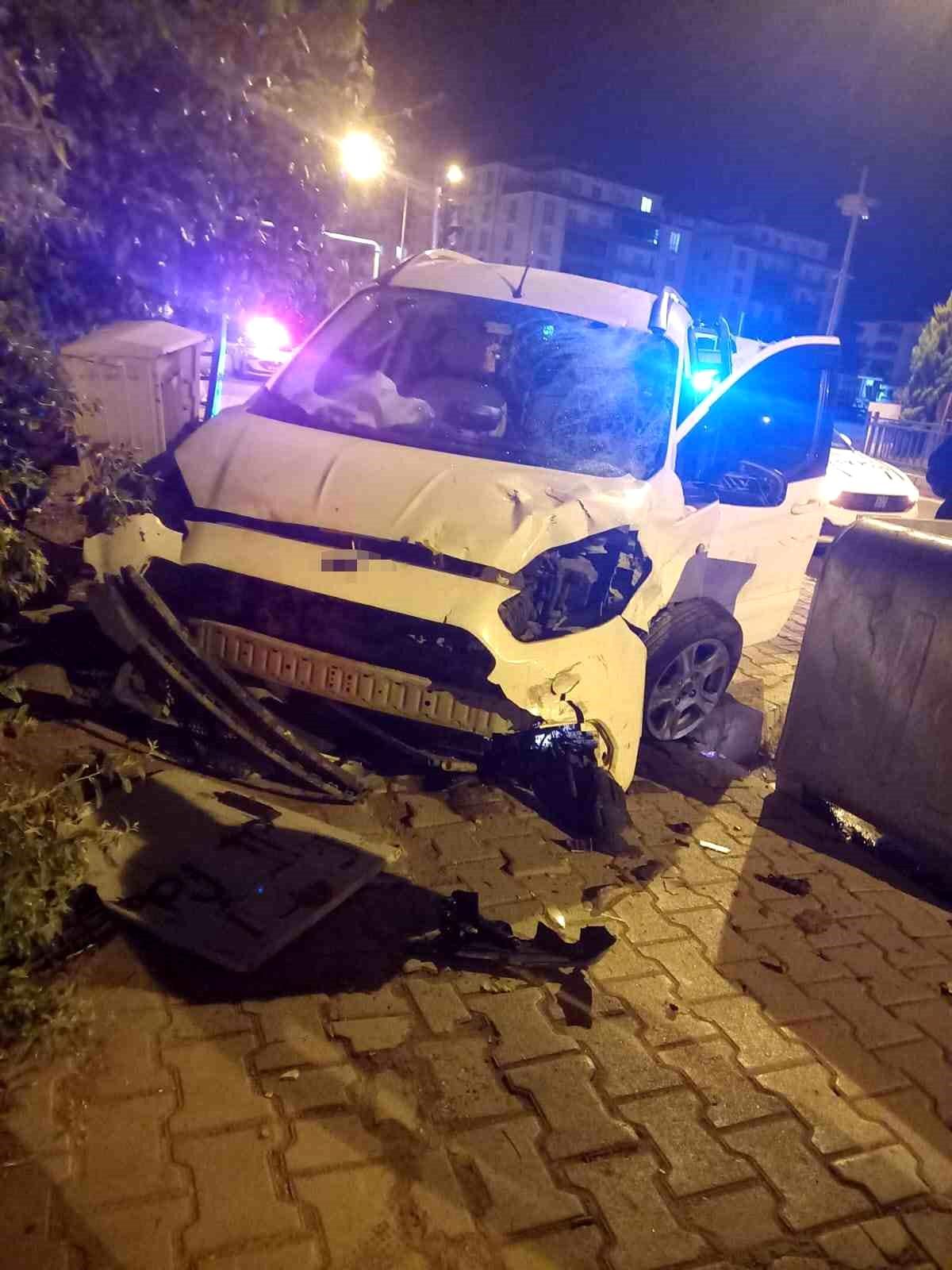 Elazığ'da Ticari Araç ile Motosiklet Çarpıştı: 6 Yaralı