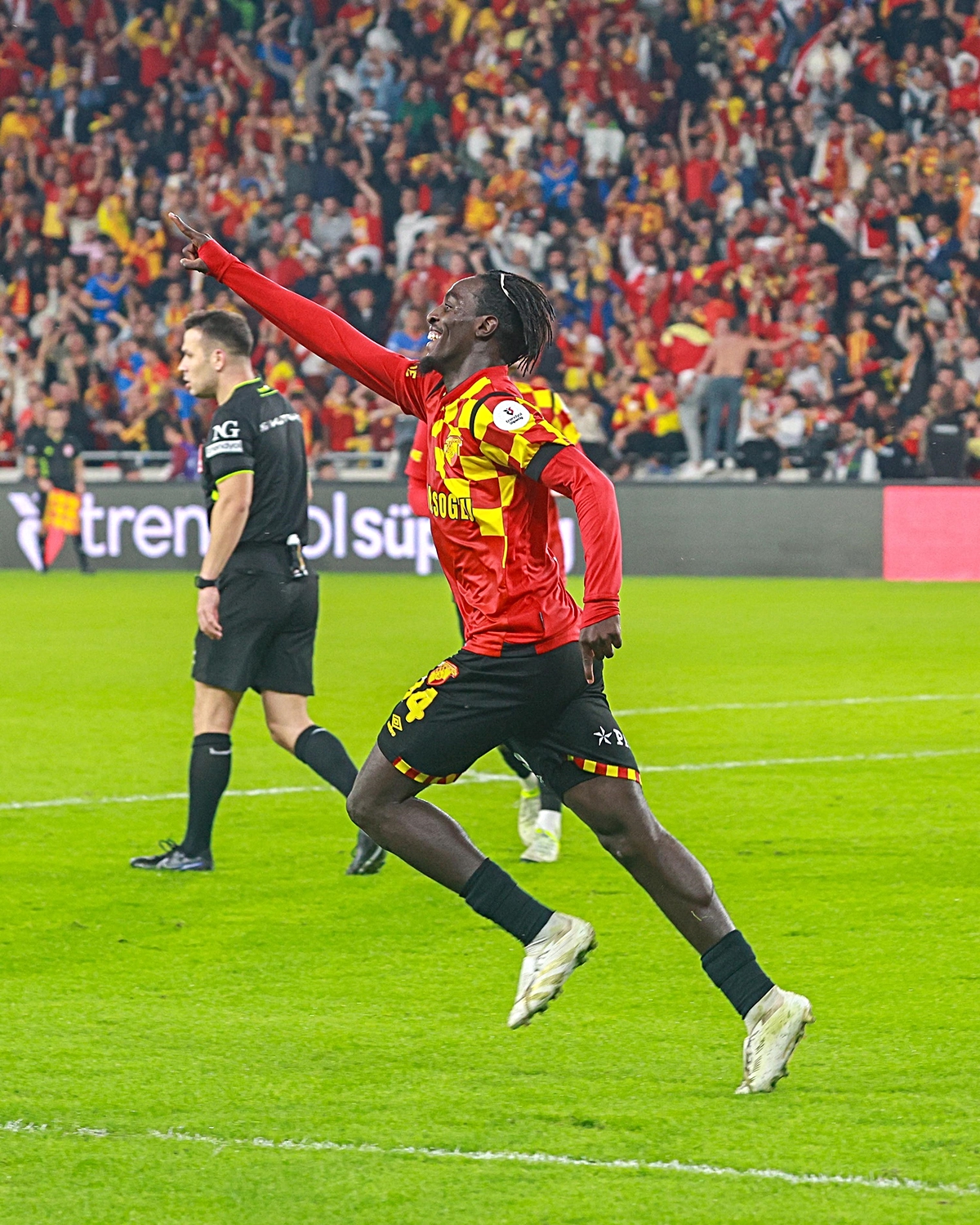 Göztepe, Solet Transferinde Kararsız; Kamp Programı Açıklandı