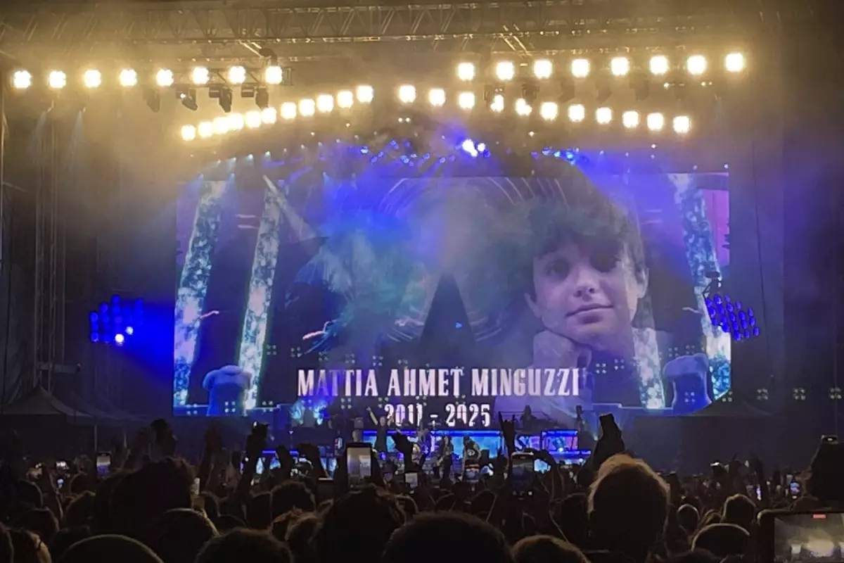 Guns N' Roses sahnede Mattia Ahmet Minguzzi'yi andı