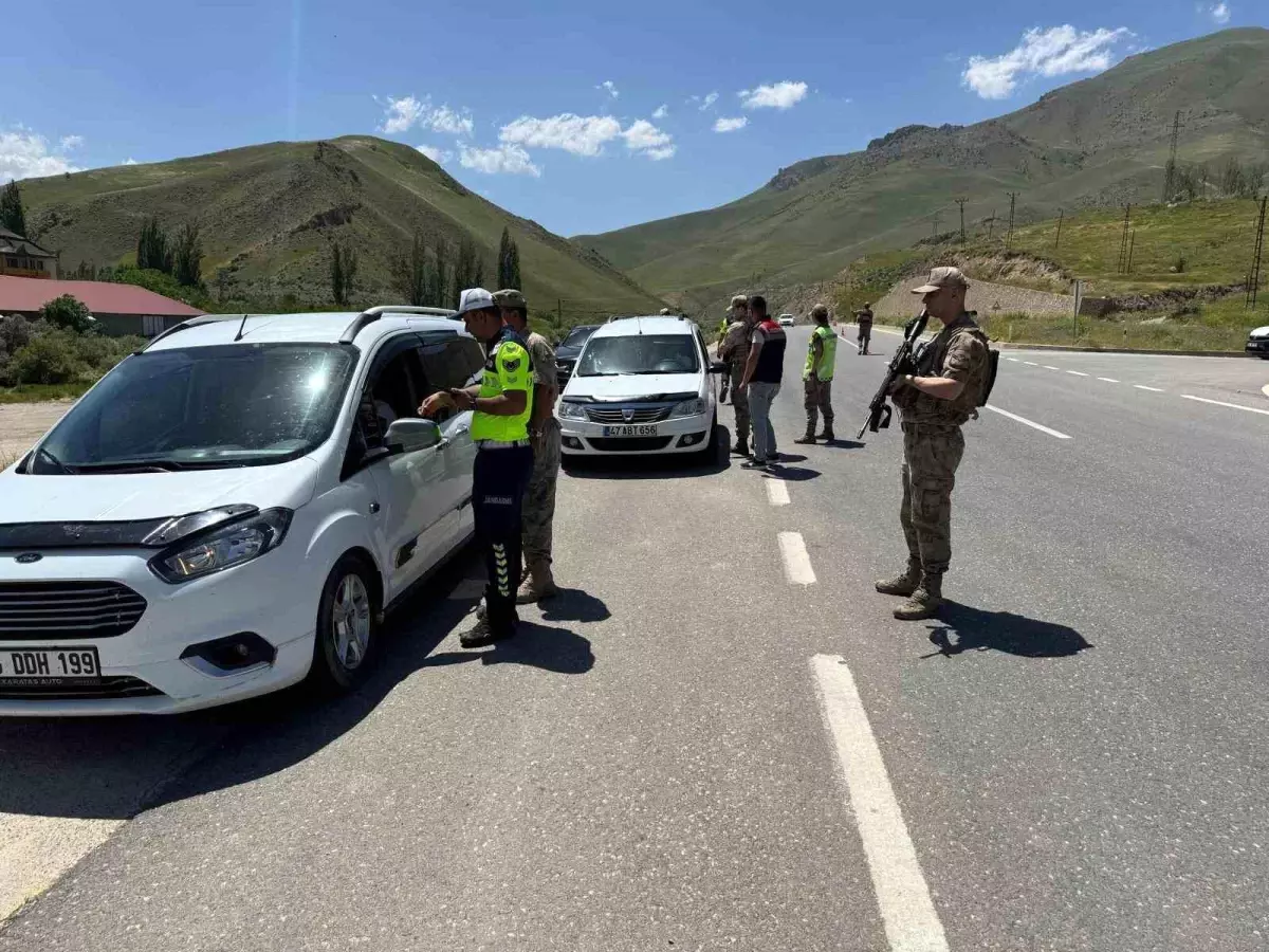 Hakkari'de Trafik Denetimleri Sıklaştırıldı