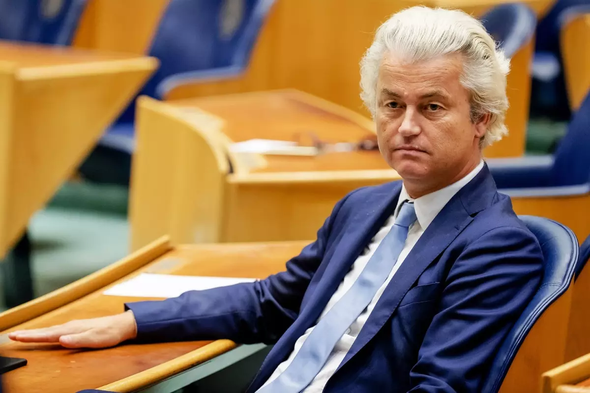 Hollanda'da hükümet düştü